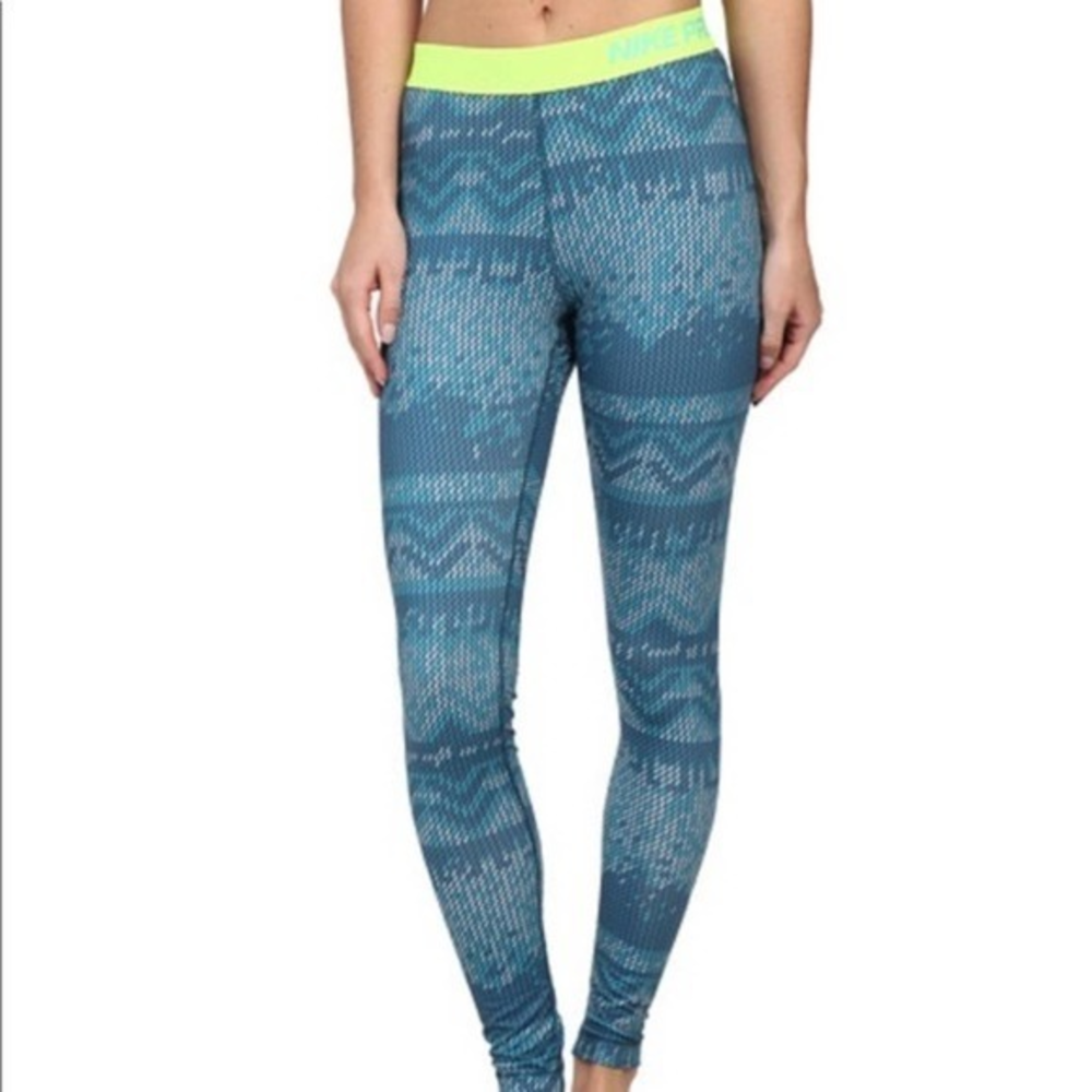 Nike Pro Hyperwarm Nordic Women’s Tights size Medium